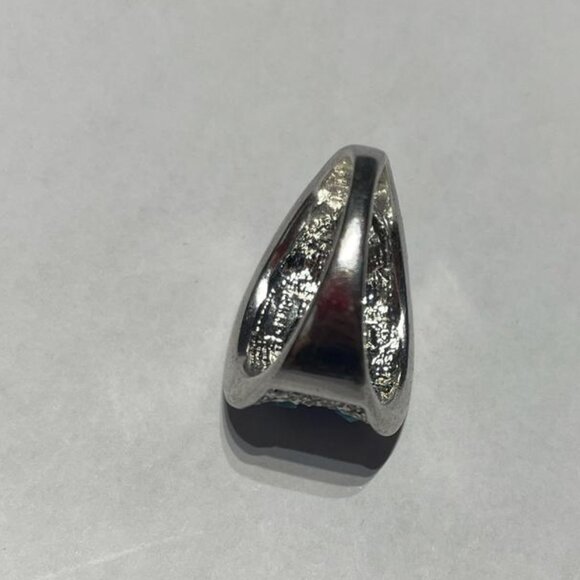 Vintage Style and NEW: Sterling Silver Flower Ring - Picture 3 of 4